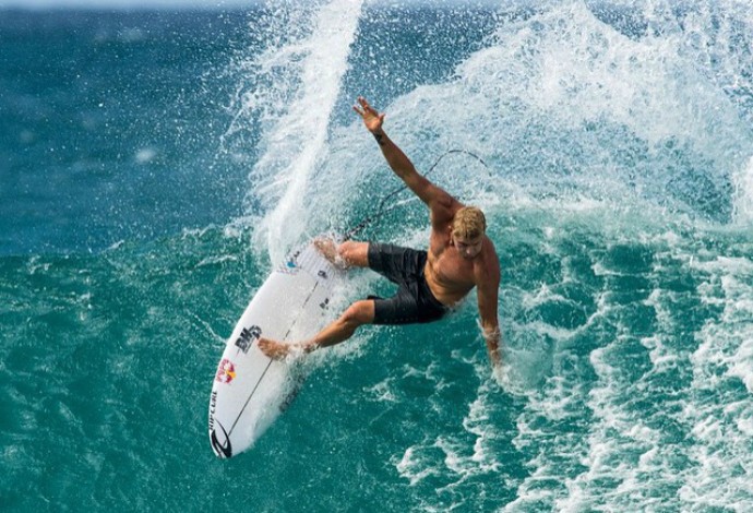 Mick Fanning treina no Havaí (Foto: Reprodução/Instagram)