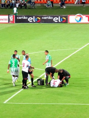 Alan Kardec, machucado são paulo (Foto: Marcelo Prado)