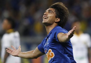 Marcelo Moreno, atacante do Cruzeiro, comemora gol sobre o Criciúma (Foto: Gualter Naves / Light Press)