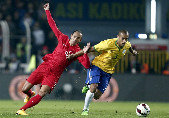 Brasil x Turquia - Miranda (Foto: EFE)