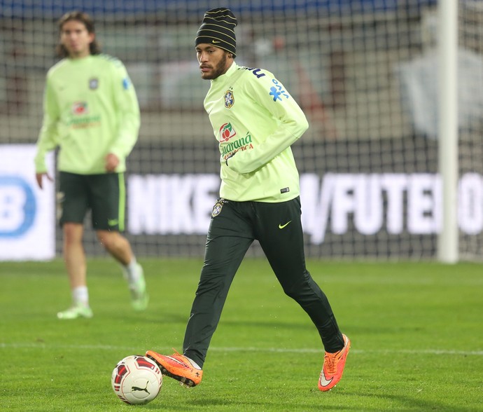 Neymar no treino do Brasil na Áustria (Foto: Bruno Domingos/Mowa Press)