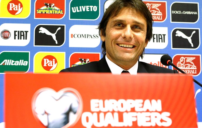 Antonio Conte coletiva Itália (Foto: Agência AP )