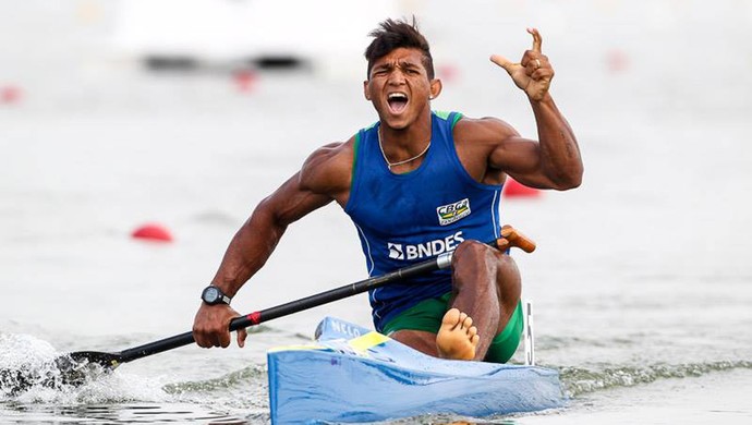 Isaquias Queiroz, ouro no mundial de canoagem (Foto: Facebook)