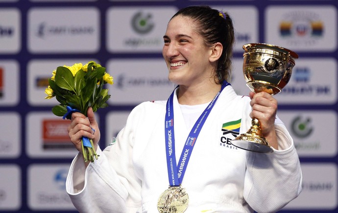 Mayra Aguiar com medalha Mundial de Judô (Foto: EFE)