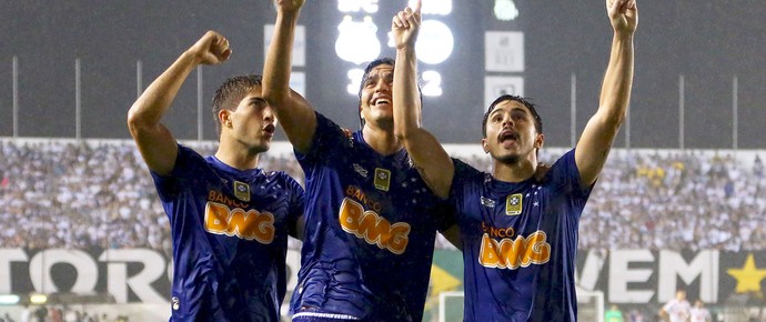 Jogadores gol Cruzeiro x Santos (Foto: Wagner Carmo / Vipcomm)