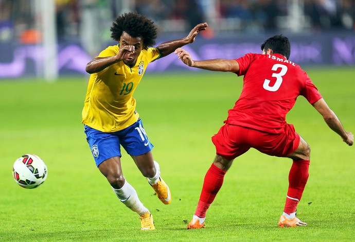 Turquia x Brasil - Willian  (Foto: Mowa Press)