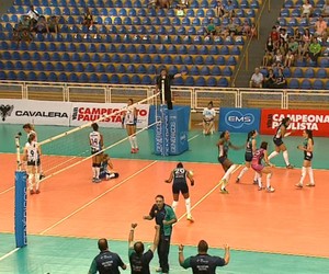 Araraquara x São Caetano - Paulista de vôlei 2014 (Foto: Marlon Tavoni/EPTV)