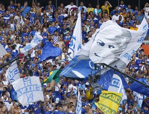 Torcida do Cruzeiro comemora vitória sobre o Botafogo no Mineirão (Foto: Gualter Naves/Light Press)