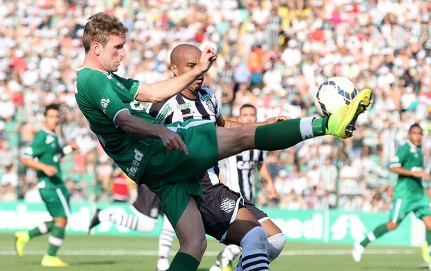 Fabiano e Thiago Heleno, Figueirense x Chapecoense (Foto: Getty Images)