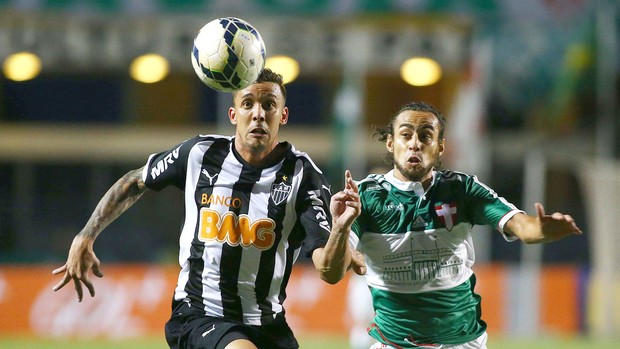 Pedro Botelho e Valdivia, Palmeiras x Atlético-mg (Foto: Marcos Bezerra / Agência Estado)