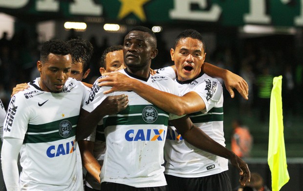 Coritiba x Fluminense - gol do Coritiba (Foto: Agência Estado)