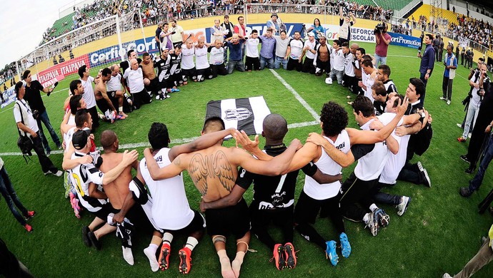 Comemoração Ponte Preta, Bragantino x Ponte Preta (Foto: Marcos Ribolli)