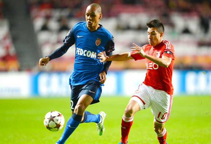 Fabinho e Nico Gaitan, Benfica X Monaco (Foto: Agência AFP)