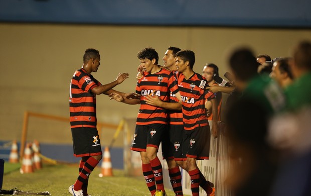 Atlético-GO x Vila Nova - Série B 2014 - Comemoração (Foto: Ricardo Rafael / O Popular)