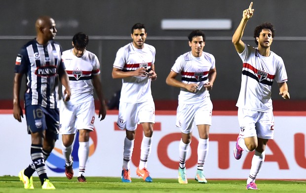 Hudson comemora gol do São Paulo contra o Emelec (Foto: Agência AFP)