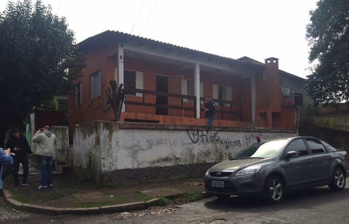 Casa de Patrícia Moreira é incendiada (Foto: Fábio Almeida/RBS TV)