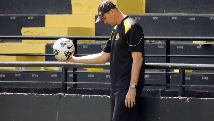 Gilmar Dal Pozzo técnico Criciúma (Foto: João Lucas Cardoso)