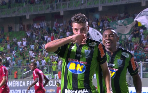 Andrei Girotto comemora o gol da virada do América-MG (Foto: REprodução/Premiere FC)