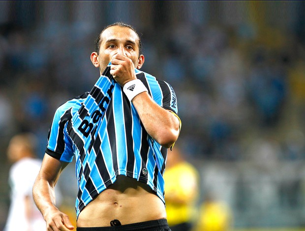 Barcos comemora gol do Grêmio contra o Figueirense (Foto: Getty Images)