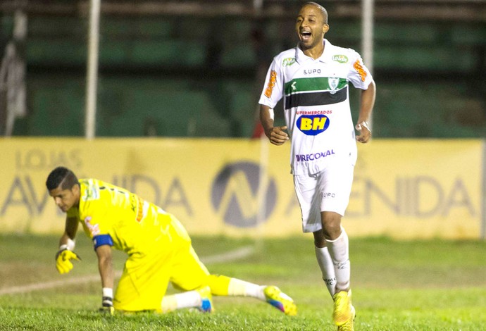 Willians comemora gol do américa-Mg contra o Oeste (Foto: José Luis silva / Agência estado)