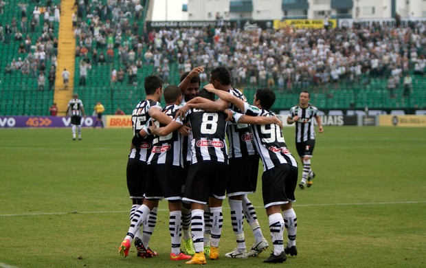 Figueirense x Coritiba - comemoração gol Figueirense (Foto: Agência Estado)