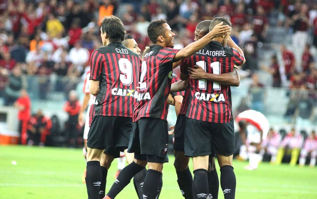 Comemoração do Atlético-PR contra o Flamengo (Foto: Joka Madruga / Agência estado)