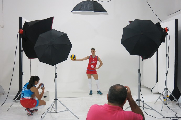 Camila Brait vôlei Osasco ensaio seleção brasileira (Foto: David Abramvezt)