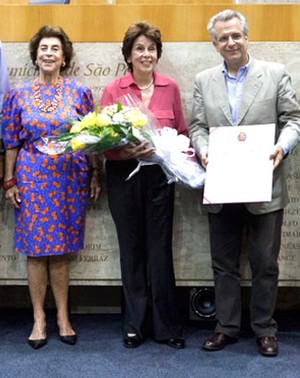 tenista Maria Esther Bueno sendo homenageada em São Paulo (Foto: Divulgação / André Bueno)