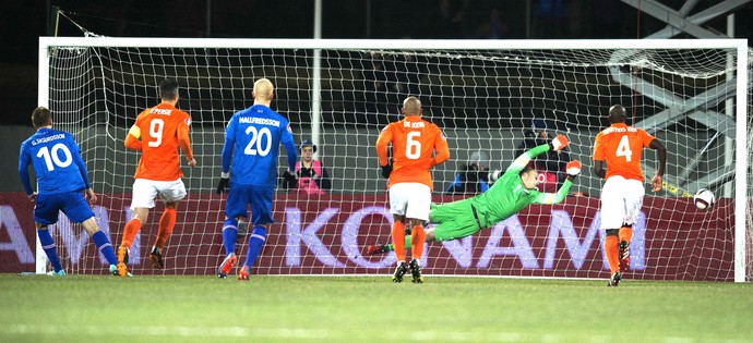 Gylfi Sigurdsson, Islândia X Holanda (Foto: Agência EFE)