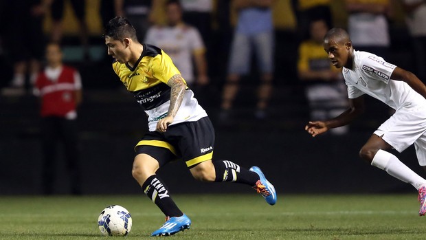 Bruno Lopes e Caju Santos x Criciúma (Foto: Getty Images)