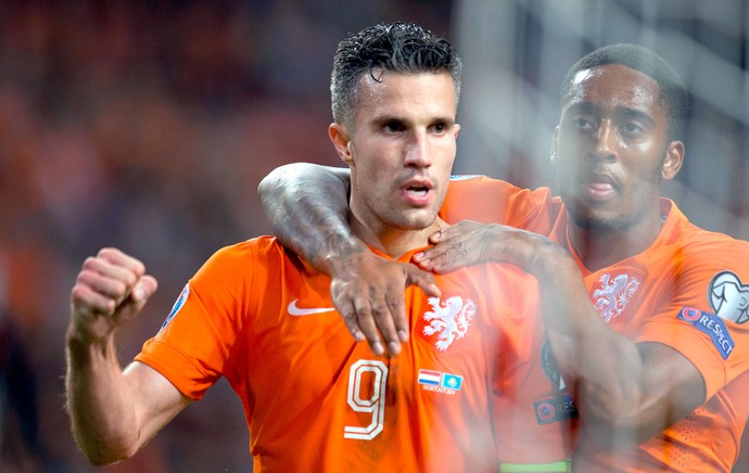 Holanda x Cazaquistão - Van Persie (Foto: AP)