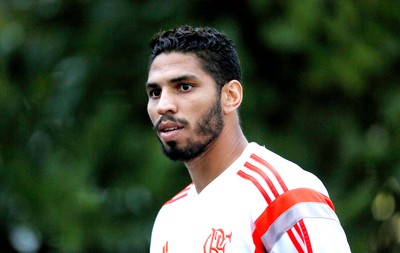 Wallace no treino do Flamengo (Foto: Marcos Tristão / Agência O Globo)