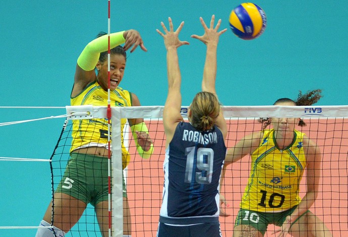 Adenizia vôlei feminino Brasil x EUA (Foto: FIVB)