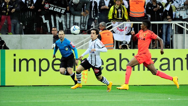 Fagner, Corinthians X Sport (Foto: Marcos Ribolli)