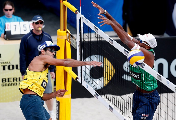 vôlei de praia Pedro Solberg e Evandro etapa de Berlim (Foto: FIVB)