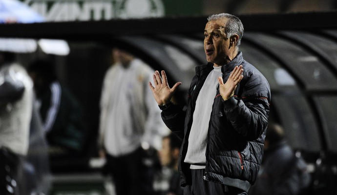 Jorginho técnico Chapecoense (Foto: Marcos Ribolli)