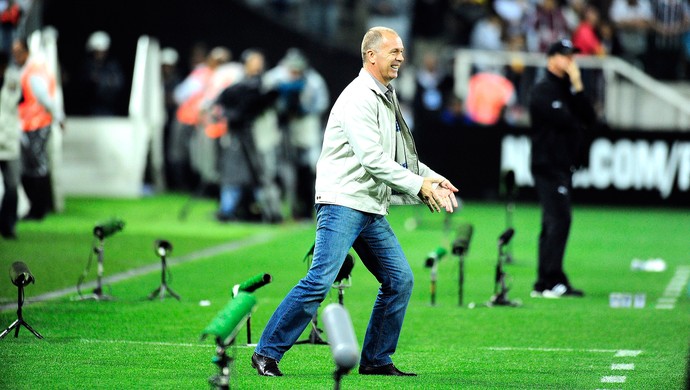 Mano Menezes, Corinthians X Atlético-mg (Foto: Marcos Ribolli)