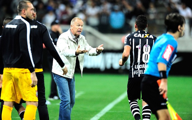 Mano Menezes e Luciano, Corinthians X Atlético-mg (Foto: Marcos Ribolli)