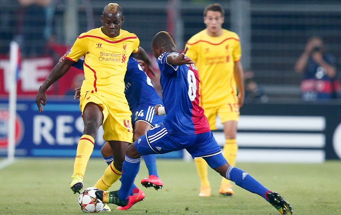 Liverpool x Basel - Balotelli (Foto: AP)