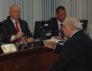 Gilvan de Pinho Tavares, pesidente do Cruzeiro, em julgamento no STJD (Foto: Daniela Lameira / Site STJD)