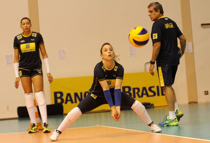 Camila Brait Treino Seleção Brasileira Feminina de Vôlei (Foto: CBV)