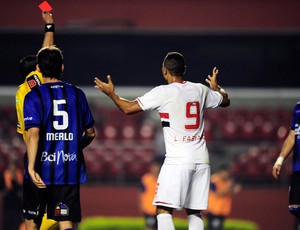 Luis Fabiano árbitro expulsão (Foto: Marcos Ribolli)