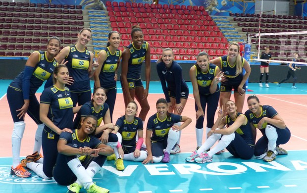 Treino da seleção feminina de vôlei no Mundial da Itália (Foto: Lydia Gismondi)