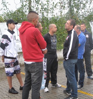 Protesto contra Mano Menezes (Foto: Rodrigo Faber/GloboEsporte.com)