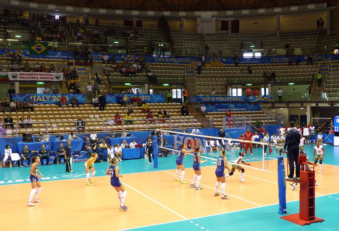 Ginásio Palatrieste vazio no jogo Brasil x Camarões no Mundial feminino de vôlei (Foto: Lydia Gismondi)