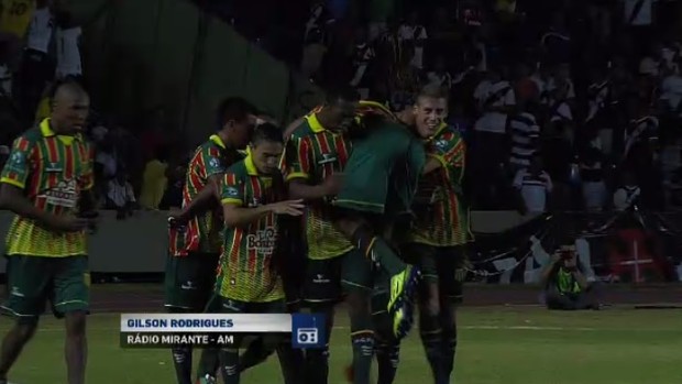 Jogadores do Sampaio comemoram gol de Willian Paulista (Foto: Reprodução SporTV)