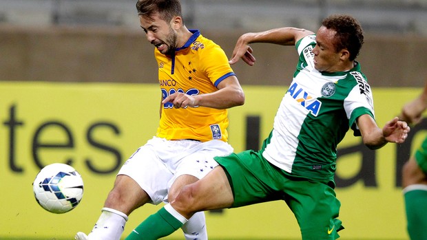 Everton Ribeiro jogo Cruzeiro e Coritiba (Foto: Getty Images)