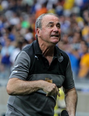 Levir Culpi pede calma aos torcedores do Atlético-MG no Mineirão (Foto: Bruno Cantini)