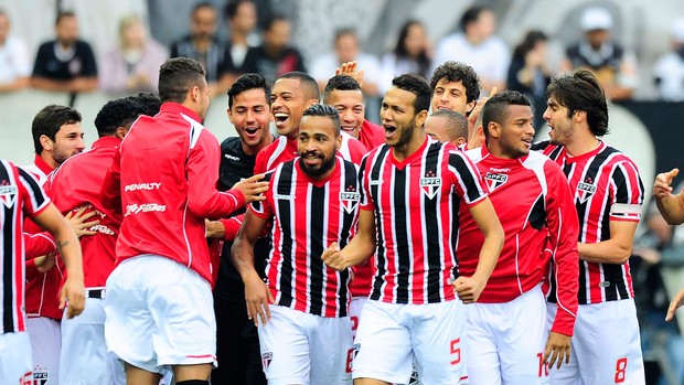 Souza gol São Paulo x Corinthians (Foto: Marcos Ribolli)