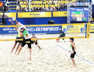 vôlei de praia Alison e Bruno Schmidt Niterói (Foto: Helena Rebello)